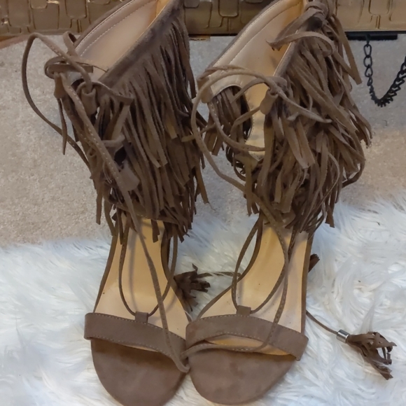 Heels - Picture 2 of 4